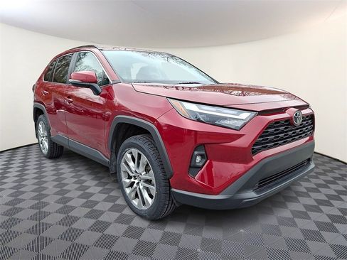 Used 2022 Toyota RAV4 XLE Premium image 1