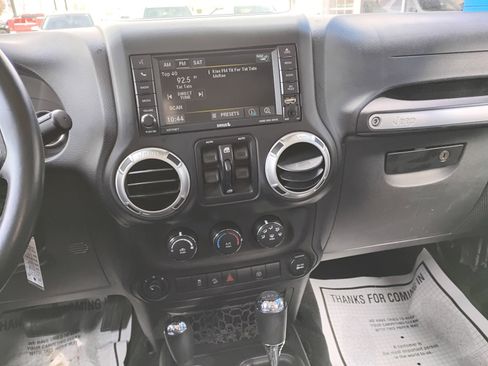 Used 2016 Jeep Wrangler Unlimited Sahara AWD/4WD image 6