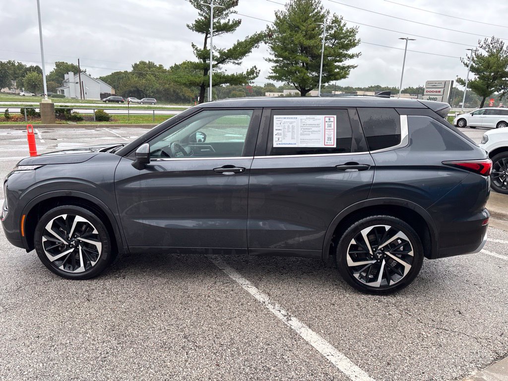 Used 2024 Mitsubishi Outlander SE FWD image 5