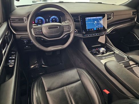 Used 2024 Jeep Wagoneer L 4WD image 17