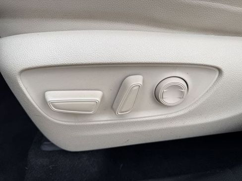 Used 2023 Toyota Highlander XLE image 27