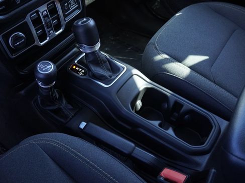 Used 2025 Jeep Wrangler Unlimited Sport AWD/4WD image 23