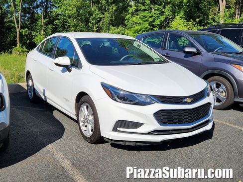 Used 2018 Chevrolet Cruze LT FWD image 1
