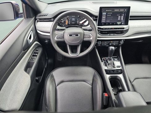 Used 2023 Jeep Compass Latitude image 11