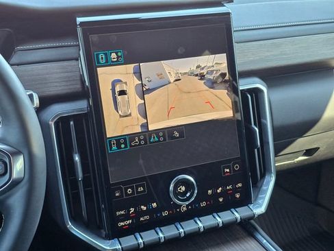 Used 2025 GMC Acadia Denali w/ Super Cruise Package AWD/4WD image 29