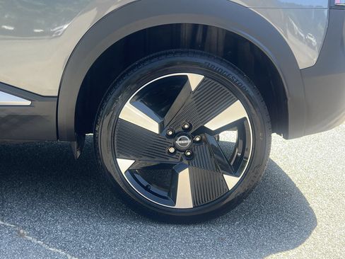 Certified 2025 Nissan Kicks SR FWD image 31