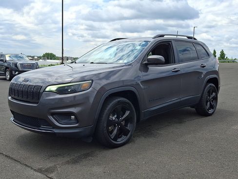 Used 2020 Jeep Cherokee Latitude Plus FWD image 3