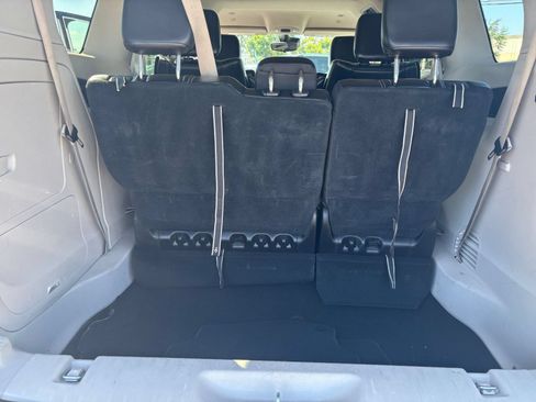 Used 2023 Chrysler Pacifica Touring-L FWD image 29