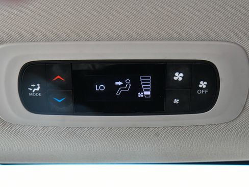 Used 2023 Chrysler Voyager LX FWD image 38
