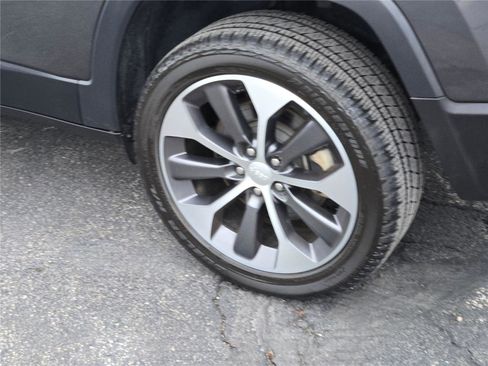 Used 2022 Jeep Cherokee Limited w/ Elite Package image 18