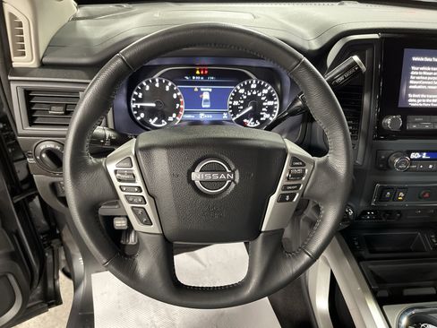 Used 2024 Nissan Titan SV w/ SV Convenience Package image 18