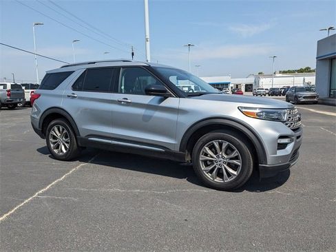 Used 2023 Ford Explorer Limited image 2