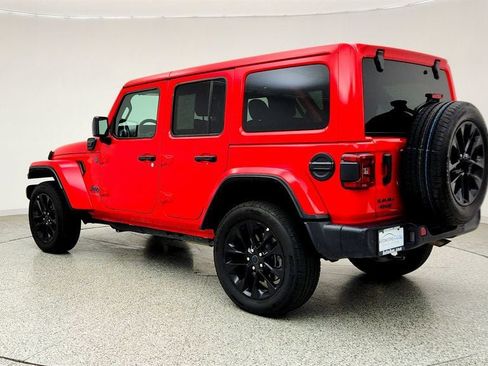 Used 2025 Jeep Wrangler Unlimited Sahara w/ Safety Group AWD/4WD image 7