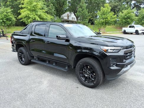 Certified 2025 Chevrolet Colorado Z71 w/ Midnight Edition AWD/4WD image 3