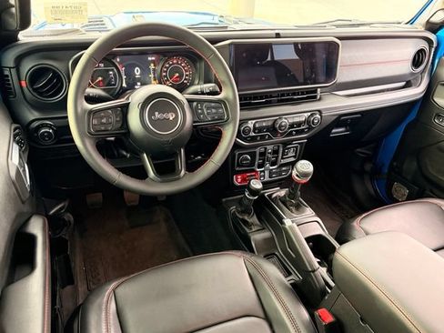 Used 2024 Jeep Gladiator Rubicon AWD/4WD image 18