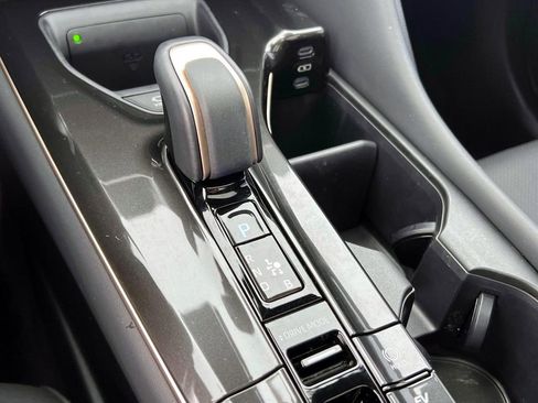 Used 2025 Toyota Crown Limited w/ Advanced Technology Package image 27