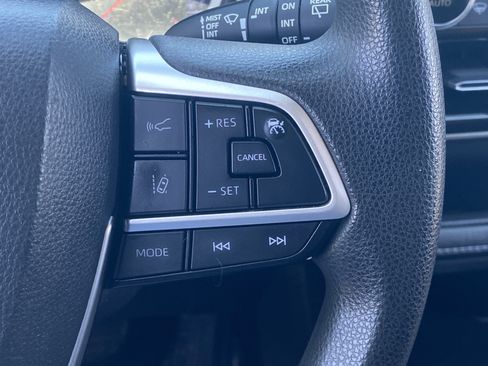 Used 2022 Toyota Highlander L AWD/4WD image 22