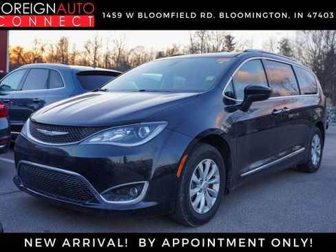Used 2018 Chrysler Pacifica Touring-L Plus image 1