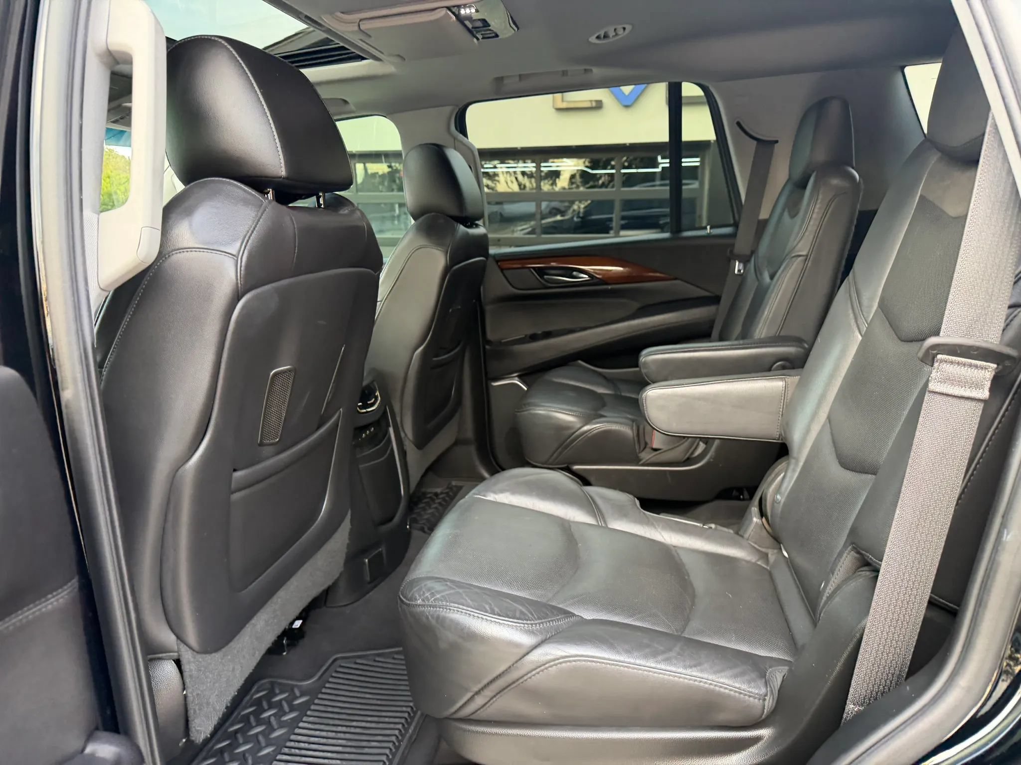Used 2019 Cadillac Escalade Luxury AWD/4WD image 38