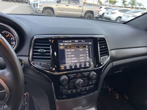 Used 2022 Jeep Grand Cherokee Laredo E image 19