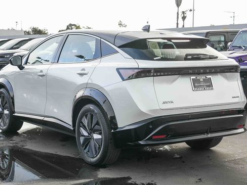 Used 2023 Nissan Ariya FWD image 4