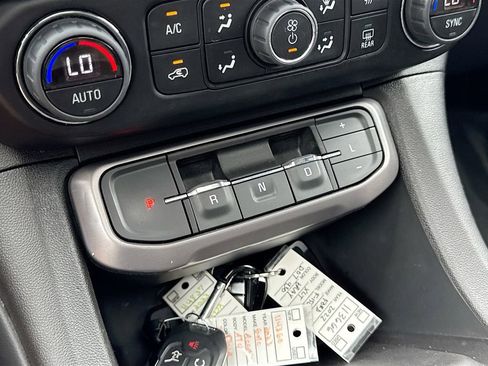 Used 2023 GMC Acadia AT4 w/ Technology Package image 17