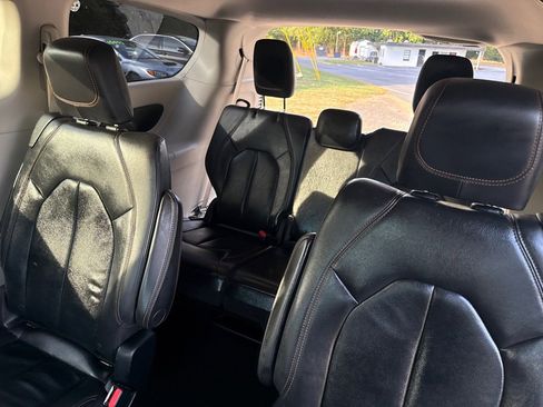 Used 2017 Chrysler Pacifica Touring-L w/ Tire & Wheel Group image 12