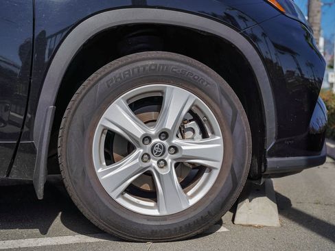 Used 2021 Toyota Highlander L image 5