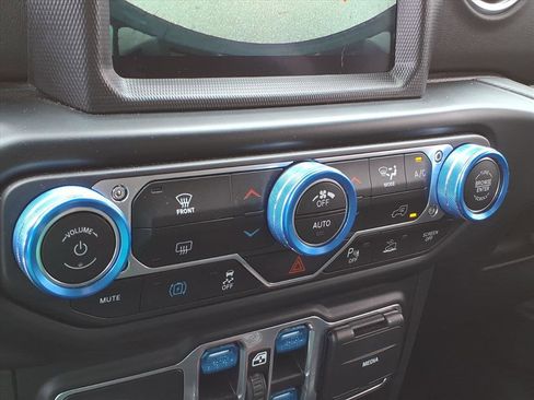 Used 2022 Jeep Wrangler Unlimited Sahara w/ Safety Group image 26