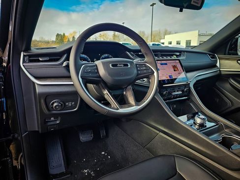 New 2025 Jeep Grand Cherokee L Limited w/ Black Appearance Package image 14