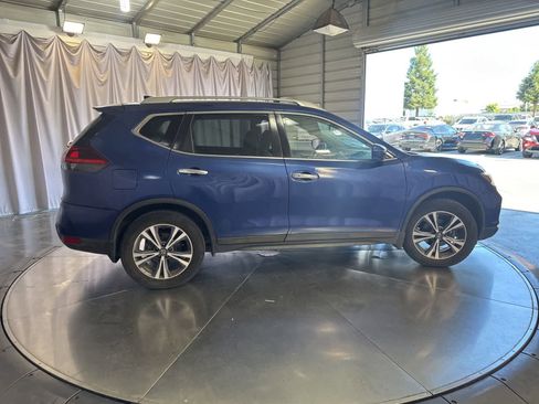 Used 2019 Nissan Rogue SV w/ Premium Package FWD image 4