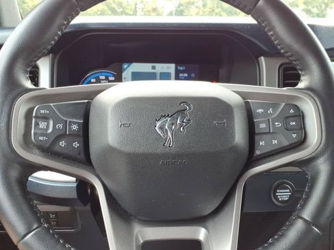 Used 2023 Ford Bronco Outer Banks w/ Sasquatch Package AWD/4WD image 23
