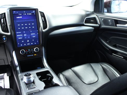 Used 2021 Ford Edge Titanium AWD/4WD image 19