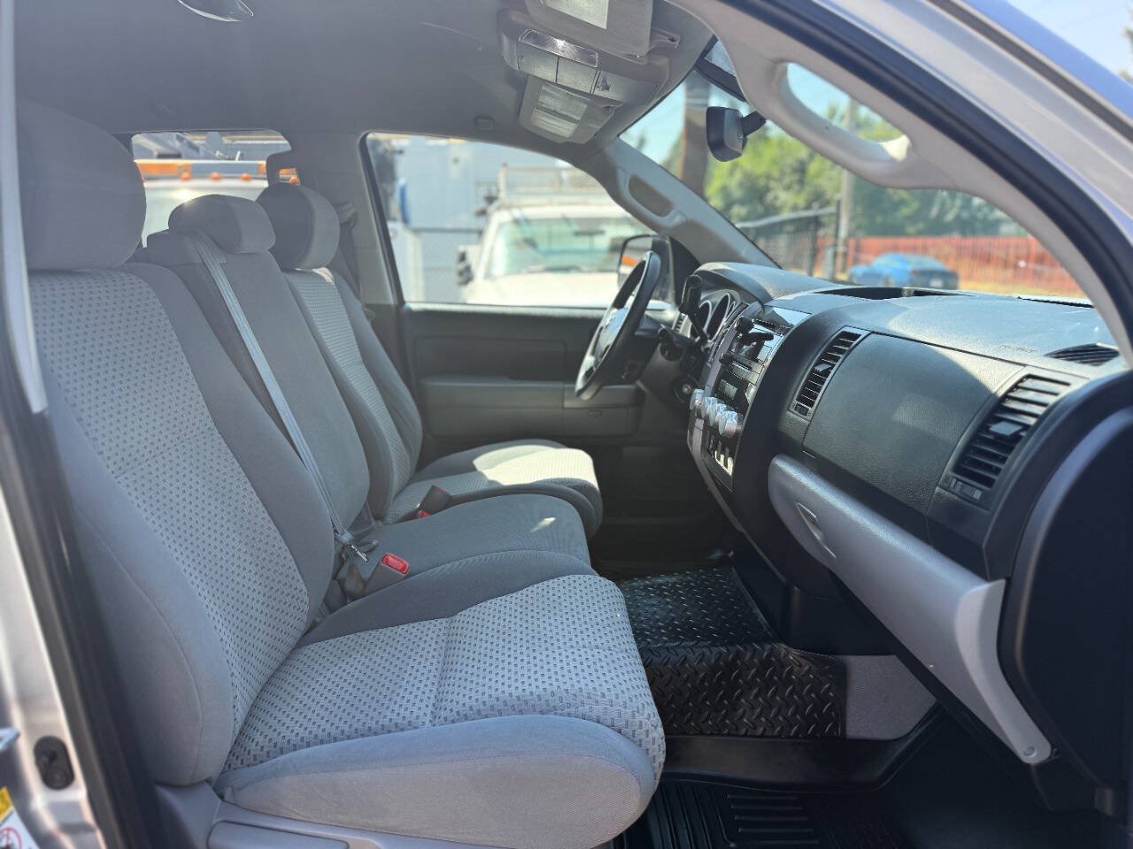 Used 2011 Toyota Tundra 4x4 Double Cab Long Bed w/ Cold Weather Pkg image 17