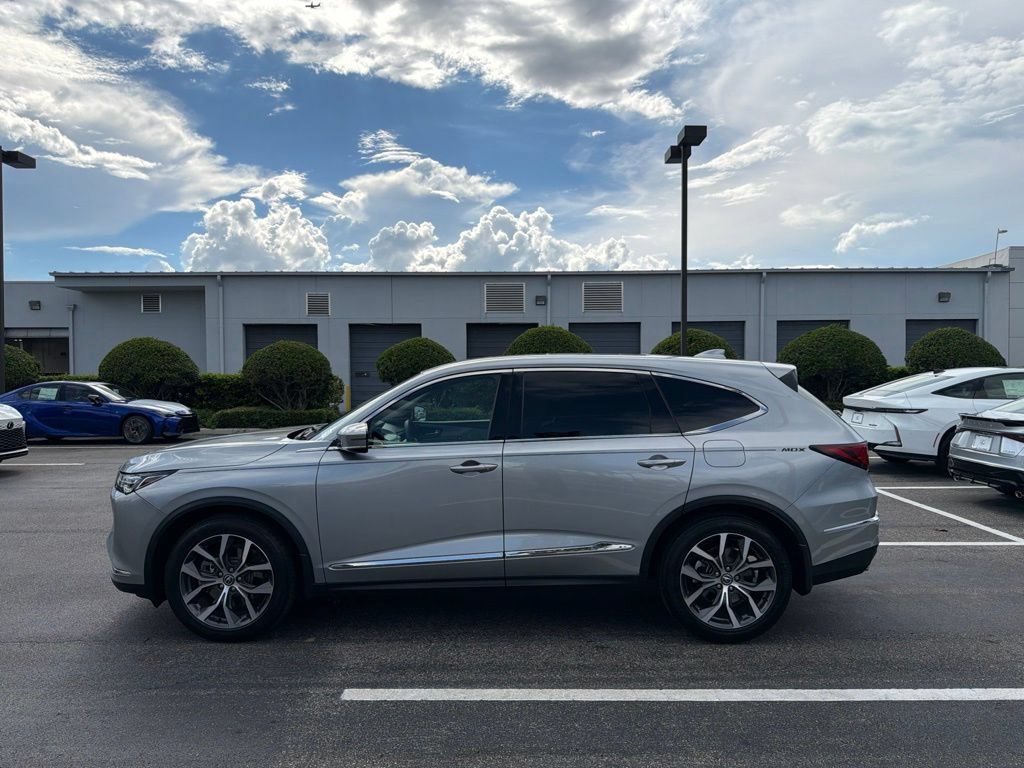 Used 2023 Acura MDX w/ Technology Package FWD image 4
