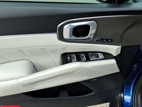 Used 2022 Kia Sorento SX image 3