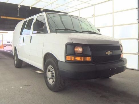 Used 2017 Chevrolet Express 2500 image 2