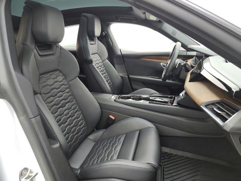 Used 2023 Audi e-tron GT Premium Plus AWD/4WD image 18