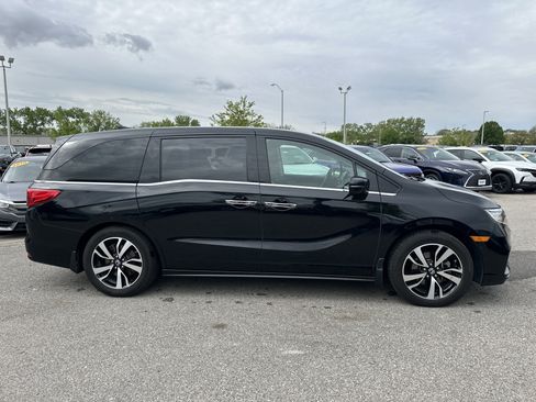 Used 2018 Honda Odyssey Elite image 3