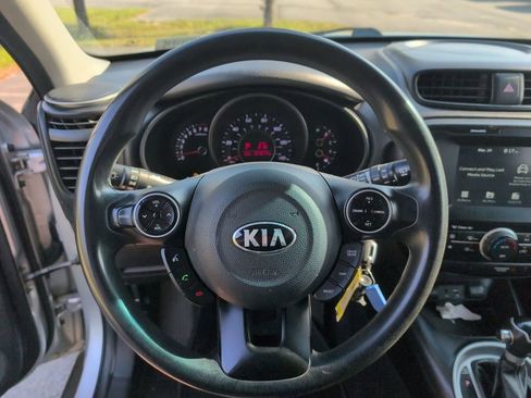 Used 2018 Kia Soul + FWD image 26