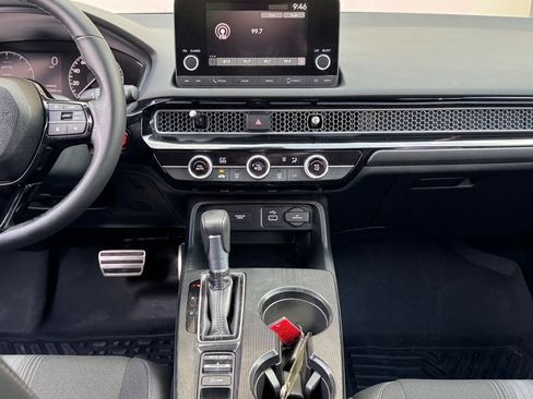 Used 2024 Honda Civic Sport image 3