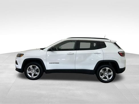 Used 2024 Jeep Compass Latitude AWD/4WD image 2