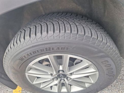 Used 2023 Chevrolet Traverse LT image 10