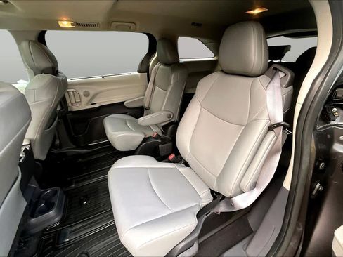 Certified 2023 Toyota Sienna XLE AWD/4WD image 20