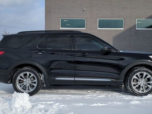 Certified 2021 Ford Explorer XLT w/ Equipment Group 202A image 9