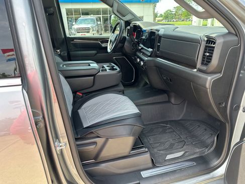 Used 2025 GMC Sierra 2500 SLE w/ SLE Value Package; AWD/4WD image 25