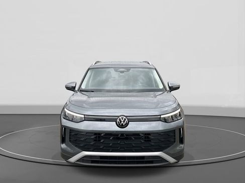 Used 2025 Volkswagen Tiguan S image 2