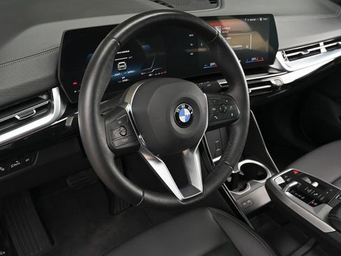 Used 2025 BMW X2 xDrive28i AWD/4WD image 13