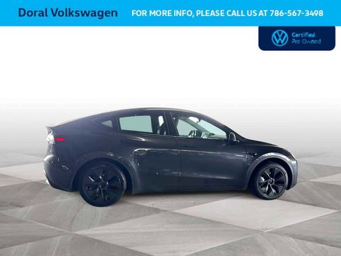 Used 2024 Tesla Model Y Long Range RWD image 9