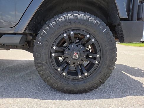 Used 2017 Jeep Wrangler Unlimited Sahara w/ Connectivity Group AWD/4WD image 22